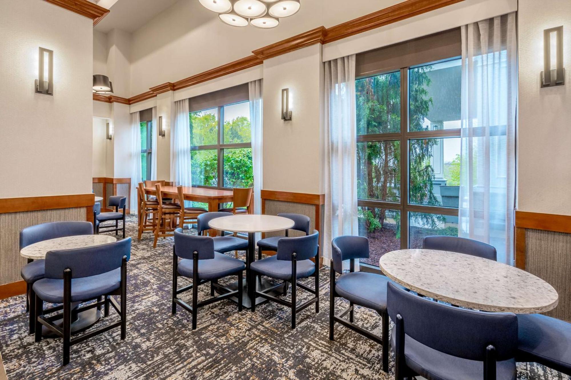 Hyatt Place Hotel 3*